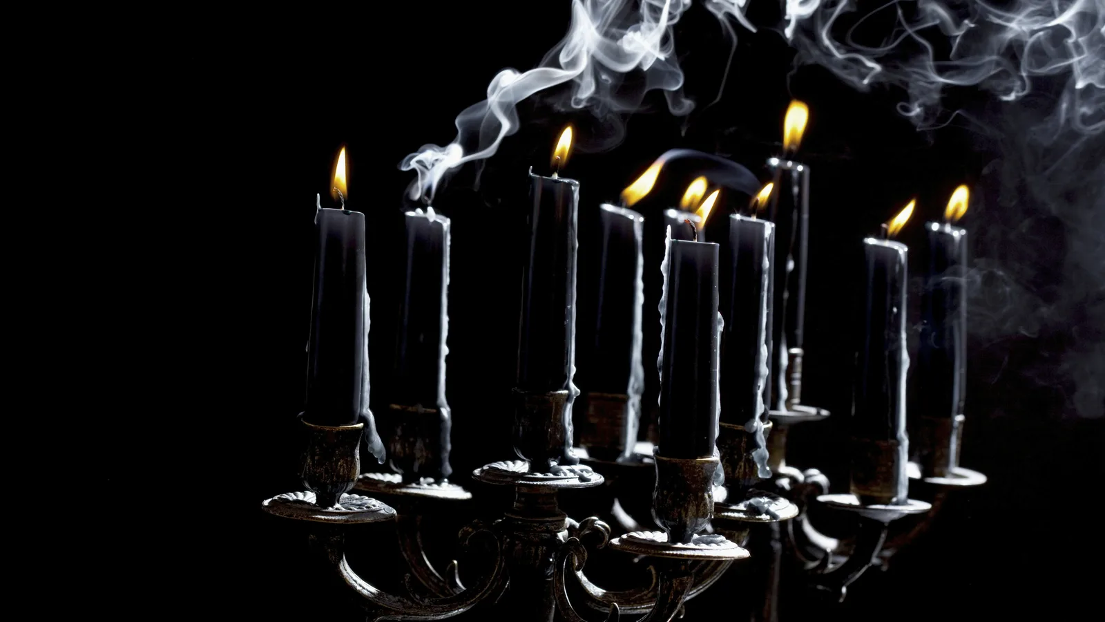 The Whaling Museum Stages a Victorian Seance for Adults, Then a Ghost Fair for Kids
